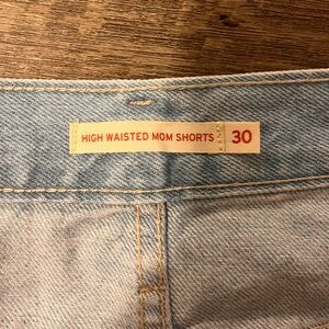 Levi's high waisted mom short - never worn